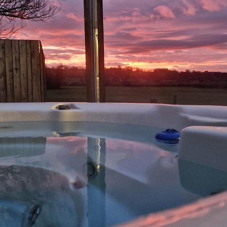Bowland Breaks-A Luxury Barn Conversion With Optional Hot Tub, Log Burner And Countryside Views Longridge Buitenkant foto